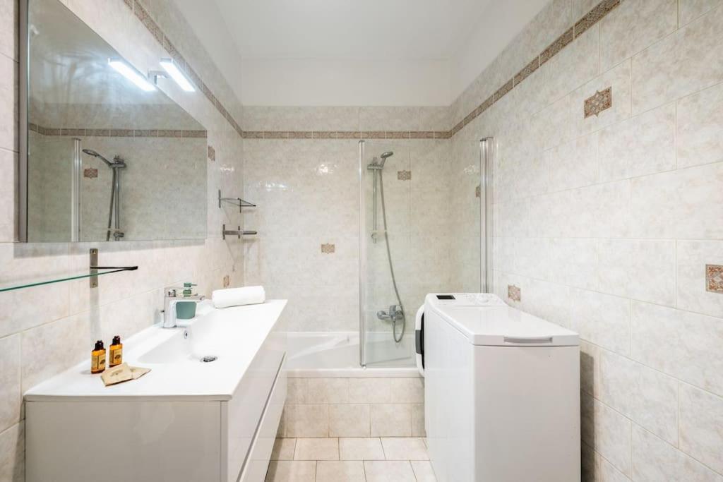 La Villa Julia - Calme - Spacieux - Parking Prive - Climatisation Menton Exterior photo